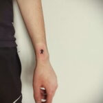 Фото пример рисунка татуировки с муравьем 21.03.2021 №075 - ant tattoo - tatufoto.com