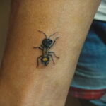 Фото пример рисунка татуировки с муравьем 21.03.2021 №079 - ant tattoo - tatufoto.com