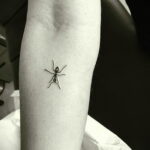 Фото пример рисунка татуировки с муравьем 21.03.2021 №096 - ant tattoo - tatufoto.com