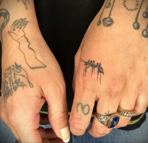 Фото пример рисунка татуировки с муравьем 21.03.2021 №103 - ant tattoo - tatufoto.com