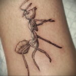 Фото пример рисунка татуировки с муравьем 21.03.2021 №104 - ant tattoo - tatufoto.com