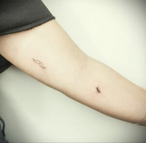Фото пример рисунка татуировки с муравьем 21.03.2021 №106 - ant tattoo - tatufoto.com