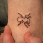 Фото пример рисунка татуировки с муравьем 21.03.2021 №118 - ant tattoo - tatufoto.com