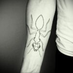 Фото пример рисунка татуировки с муравьем 21.03.2021 №130 - ant tattoo - tatufoto.com