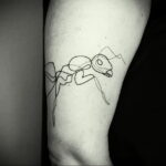 Фото пример рисунка татуировки с муравьем 21.03.2021 №135 - ant tattoo - tatufoto.com