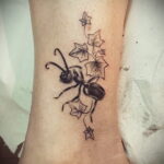 Фото пример рисунка татуировки с муравьем 21.03.2021 №138 - ant tattoo - tatufoto.com