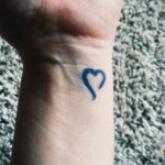 Фото рисунок тату маленькое сердце 09.02.2021 №0005 - heart tattoo small - tatufoto.com