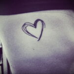 Фото рисунок тату маленькое сердце 09.02.2021 №0007 - heart tattoo small - tatufoto.com