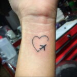 Фото рисунок тату маленькое сердце 09.02.2021 №0026 - heart tattoo small - tatufoto.com