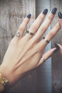 Фото рисунок тату маленькое сердце 09.02.2021 №0028 - heart tattoo small - tatufoto.com