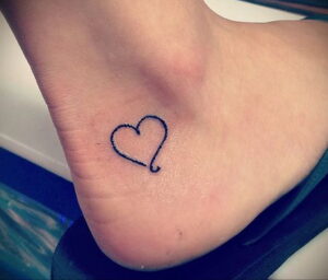 Фото рисунок тату маленькое сердце 09.02.2021 №0034 - heart tattoo small - tatufoto.com