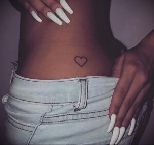 Фото рисунок тату маленькое сердце 09.02.2021 №0039 - heart tattoo small - tatufoto.com