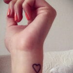 Фото рисунок тату маленькое сердце 09.02.2021 №0065 - heart tattoo small - tatufoto.com