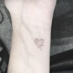 Фото рисунок тату маленькое сердце 09.02.2021 №0087 - heart tattoo small - tatufoto.com