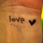 Фото рисунок тату маленькое сердце 09.02.2021 №0089 - heart tattoo small - tatufoto.com