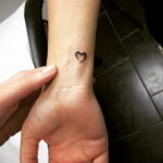 Фото рисунок тату маленькое сердце 09.02.2021 №0098 - heart tattoo small - tatufoto.com