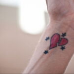 Фото тату разбитое сердце 04.02.2021 №0025 - broken heart tattoo - tatufoto.com