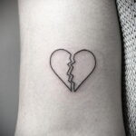 Фото тату разбитое сердце 04.02.2021 №0028 - broken heart tattoo - tatufoto.com
