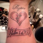 Фото тату разбитое сердце 04.02.2021 №0029 - broken heart tattoo - tatufoto.com