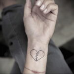 Фото тату разбитое сердце 04.02.2021 №0052 - broken heart tattoo - tatufoto.com