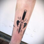 Фото тату разбитое сердце 04.02.2021 №0053 - broken heart tattoo - tatufoto.com