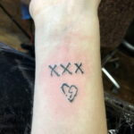 Фото тату разбитое сердце 04.02.2021 №0069 - broken heart tattoo - tatufoto.com