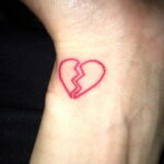 Фото тату разбитое сердце 04.02.2021 №0076 - broken heart tattoo - tatufoto.com