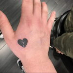 Фото тату разбитое сердце 04.02.2021 №0078 - broken heart tattoo - tatufoto.com