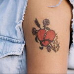 Фото тату разбитое сердце 04.02.2021 №0079 - broken heart tattoo - tatufoto.com