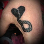 Фото тату разбитое сердце 04.02.2021 №0101 - broken heart tattoo - tatufoto.com