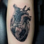 Фото тату сердце для мужчины 04.02.2021 №0038 - heart tattoo for men - tatufoto.com