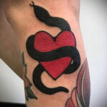 Фото тату сердце и змея 04.02.2021 №0006 - heart snake tattoo - tatufoto.com