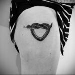 Фото тату сердце и змея 04.02.2021 №0041 - heart snake tattoo - tatufoto.com