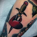 Фото тату сердце и кинжал 09.02.2021 №0025 - tattoo heart dagger - tatufoto.com