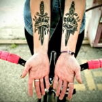 Фото тату сердце и кинжал 09.02.2021 №0040 - tattoo heart dagger - tatufoto.com