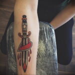 Фото тату сердце и кинжал 09.02.2021 №0044 - tattoo heart dagger - tatufoto.com