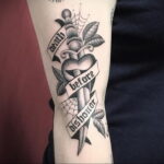 Фото тату сердце и кинжал 09.02.2021 №0073 - tattoo heart dagger - tatufoto.com