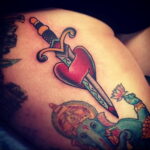 Фото тату сердце и кинжал 09.02.2021 №0086 - tattoo heart dagger - tatufoto.com