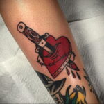 Фото тату сердце и колючая проволока 09.02.2021 №0003 - tattoo heart wire - tatufoto.com