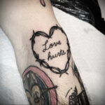 Фото тату сердце и колючая проволока 09.02.2021 №0012 - tattoo heart wire - tatufoto.com
