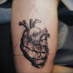 Фото тату сердце и колючая проволока 09.02.2021 №0015 - tattoo heart wire - tatufoto.com