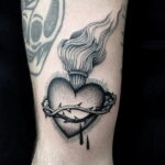 Фото тату сердце и колючая проволока 09.02.2021 №0016 - tattoo heart wire - tatufoto.com