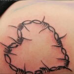 Фото тату сердце и колючая проволока 09.02.2021 №0023 - tattoo heart wire - tatufoto.com