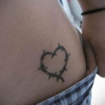 Фото тату сердце и колючая проволока 09.02.2021 №0024 - tattoo heart wire - tatufoto.com