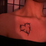 Фото тату сердце и колючая проволока 09.02.2021 №0025 - tattoo heart wire - tatufoto.com