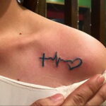 Фото тату сердце и линия пульча 04.02.2021 №0025 - heart pulse tattoo - tatufoto.com
