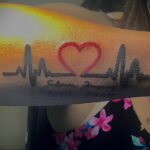 Фото тату сердце и линия пульча 04.02.2021 №0029 - heart pulse tattoo - tatufoto.com