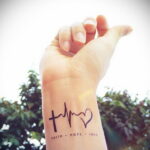 Фото тату сердце и линия пульча 04.02.2021 №0032 - heart pulse tattoo - tatufoto.com