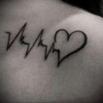 Фото тату сердце и линия пульча 04.02.2021 №0033 - heart pulse tattoo - tatufoto.com
