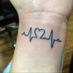 Фото тату сердце и линия пульча 04.02.2021 №0043 - heart pulse tattoo - tatufoto.com